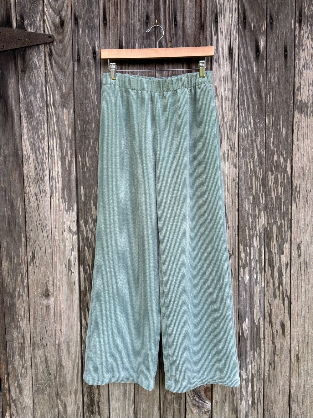 BDG Blaine Corduroy Puddle Pant green size medium